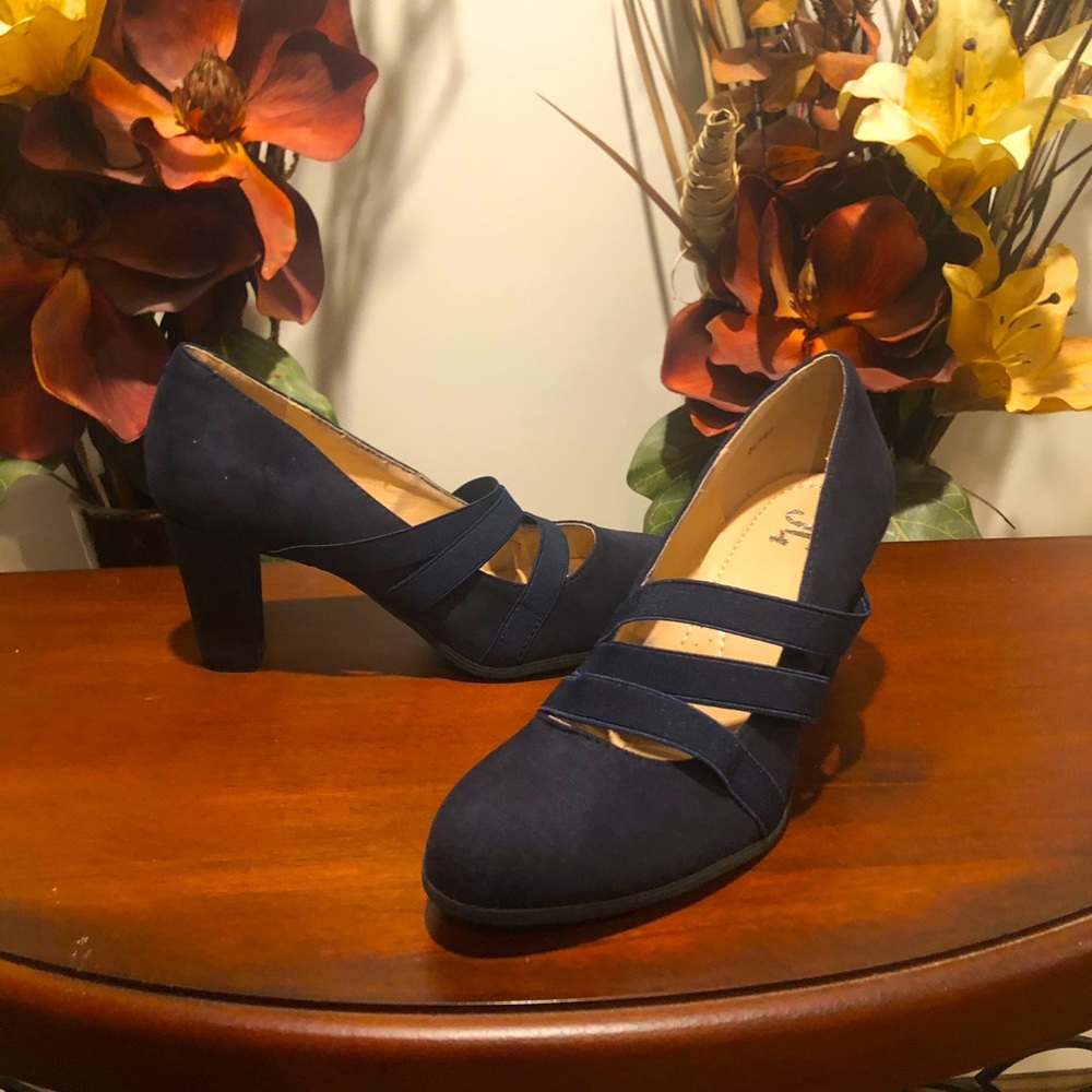 Clark’s; Women’s Navy Blue Shoes; size 7; New
